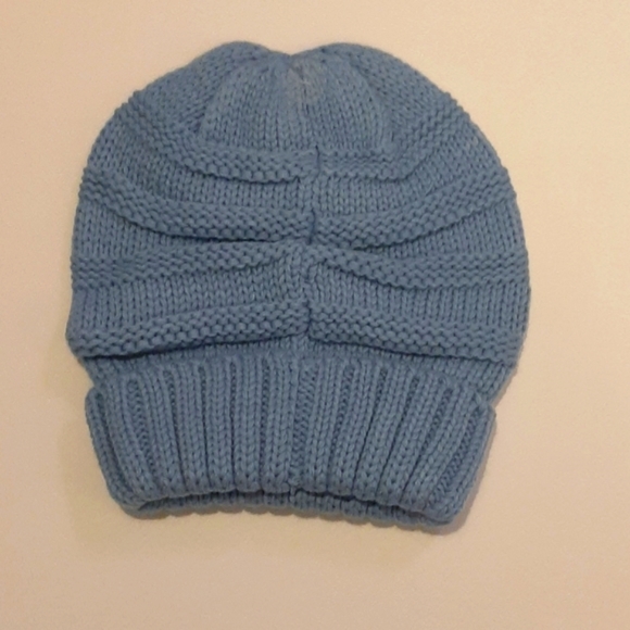 CC EXCUSIVES Beanie.  SMOKE FREE HOME - Picture 2 of 3